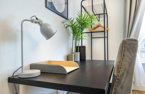 Cleveland Apartamento | Ealing Manor - 6 beds 3 sofa beds sleeps 9 ppl