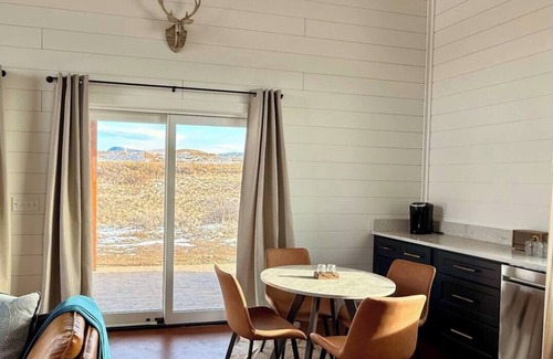 Shell Cabina | Earhart Cabin at Ever Sky Ranch