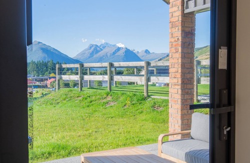 Glenorchy Casa | Earnslaw View, new build 3 bedroom holiday home