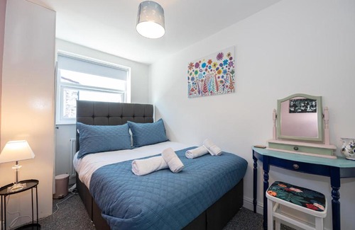 Liverpool Casa | Earp House - Air Host & Stay - Sleeps 7