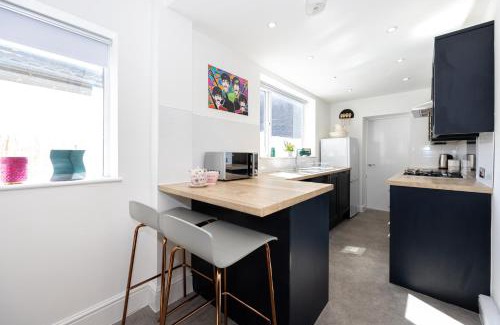 Liverpool Casa | Earp House - Air Host & Stay - Sleeps 7
