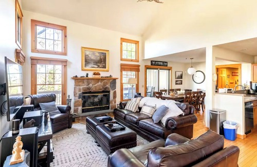 Tannersville Chalet De Esquí | Earthstone Valley | Ski Pool Pickleball