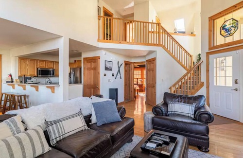 Tannersville Chalet De Esquí | Earthstone Valley | Ski Pool Pickleball