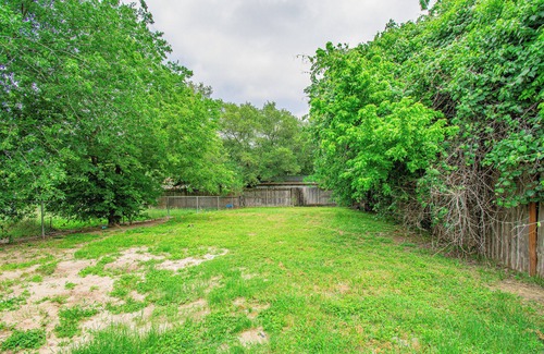 Belton Casa | Easily accessible 2 bedroom 2 bathroom 1 car garage duplex