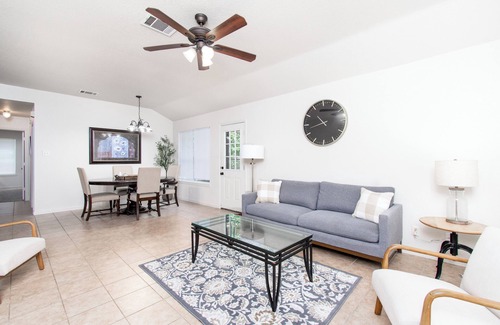 Belton Casa | Easily accessible 2 bedroom 2 bathroom 1 car garage duplex