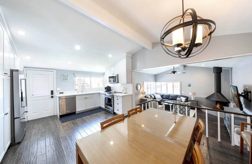 Corona del Mar Casa | Easily walkable to restaurants, bars, and shops!