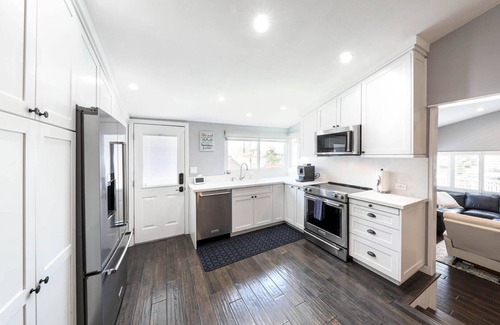 Corona del Mar Casa | Easily walkable to restaurants, bars, and shops!