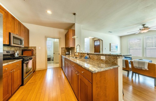 Rosewood Casa | East ATX Home - Parking, NEW, Sleeps 6, Near DT