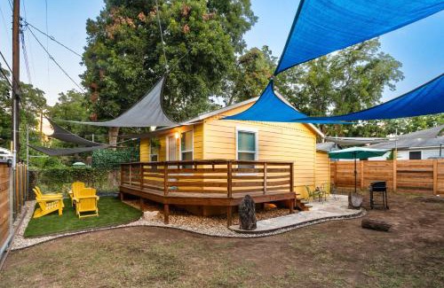 East Cesar Chavez Casa | East Austin Bungalow w BBQ Firepit Fun Yard