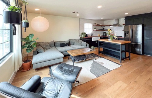 Rosewood Casa | East Austin Bungalow with Music Studio & Firepit