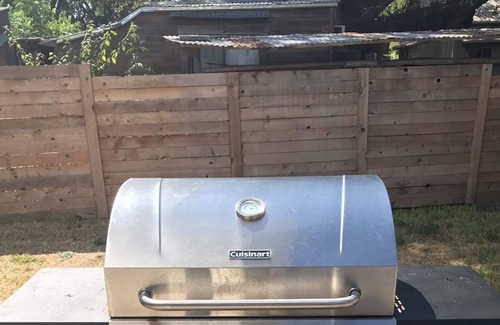 Rosewood Casa | East Austin House w/ Corn Hole, BBQ, Enclosed Yard (Pet/Family Friendly)