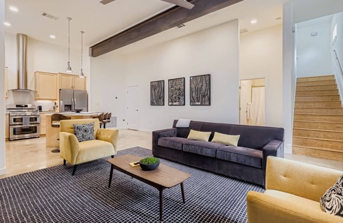 Blackshear-Prospect Hill Casa | East Austin Modern | Rooftop Deck | Walk to Bars