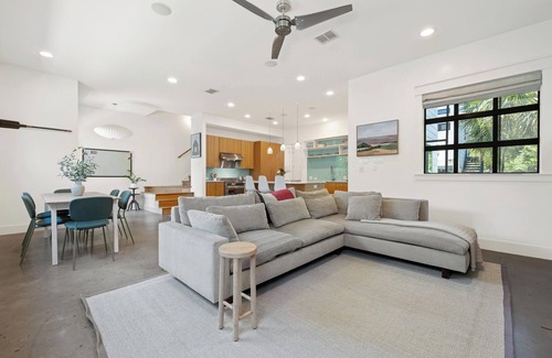 Blackshear-Prospect Hill Casa | East Austin + Private Pool - Eastside Palm Combo!