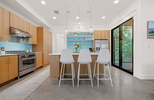 Blackshear-Prospect Hill Casa | East Austin + Private Pool - Eastside Palm Combo!