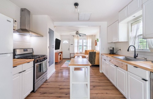 East MLK Casa | East Austin - Retro Vibes and Charm
