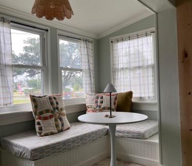 Parker Casa | East Bay Pearl Cottage