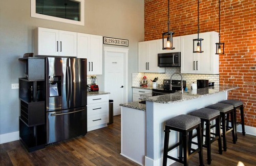 Baker City Apartamento | East Empire Theatre Loft, Downtown! Sleeps 4, Local Golfing 50% Off!
