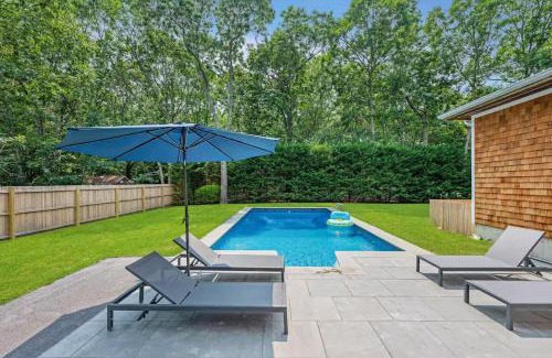 Springs Casa | East Hampton Retreat: Heated Pool, BBQ,Home Office