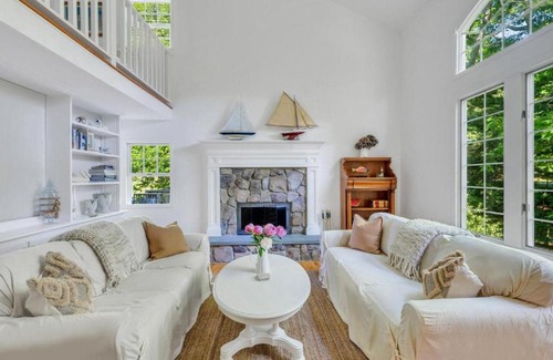 East Hampton North Casa | East Hampton Town Terrific