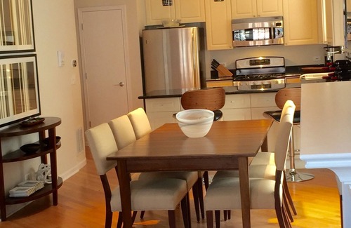 Lake View East Condominio | EAST LAKEVIEW DESIGNER CONDO 2 DORMITORIOS / 2 BAÑOS, PARA 6 PERSONAS!