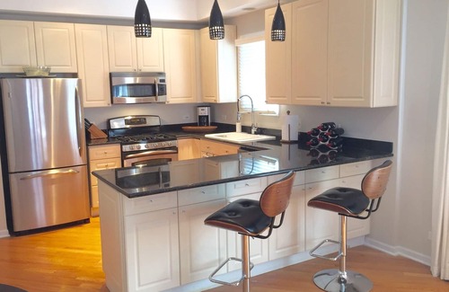 Lake View East Condominio | EAST LAKEVIEW DESIGNER CONDO 2 DORMITORIOS / 2 BAÑOS, PARA 6 PERSONAS!