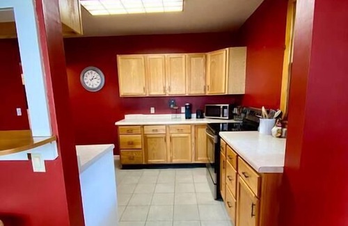 Ironwood Casa | East Midland Manor - Close to trails and skiing!