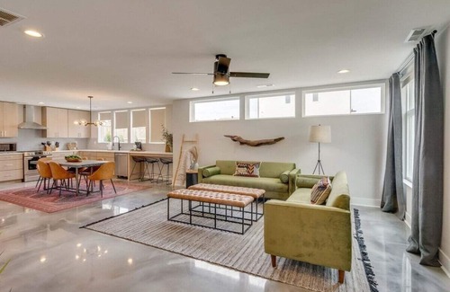East Nashville Casa | East Nash ~ Rooftop Fire pit ~ Sleeps 12