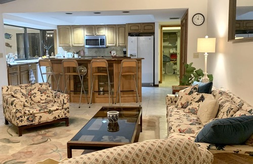 South Beach Casa | East of A1A, pool, steps from beach, pet friendly, South Beach