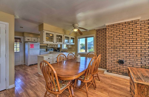 Emerald Isle Apartamento | 'east of the Sun' Beachside Apartment w/ Deck!