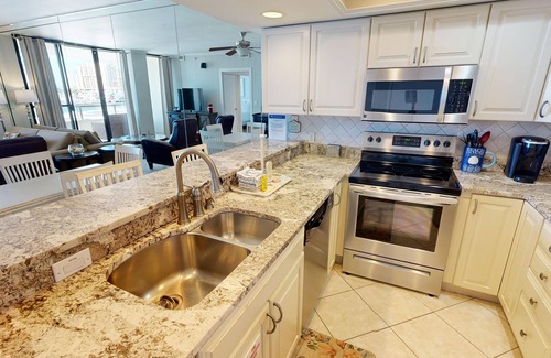 Holiday Isle Condominio | East Pass Towers 305 2 Bedroom Condo by RedAwning