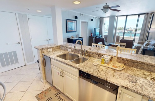 Holiday Isle Condominio | East Pass Towers 305 2 Bedroom Condo by RedAwning
