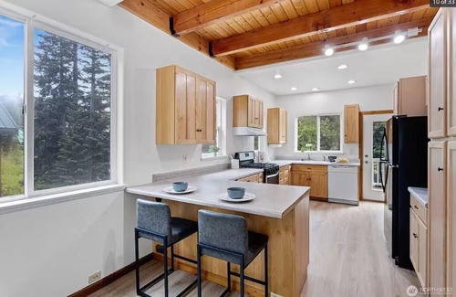 Hyak Cabina | East Peak Hideout -ski in/ski out + games room