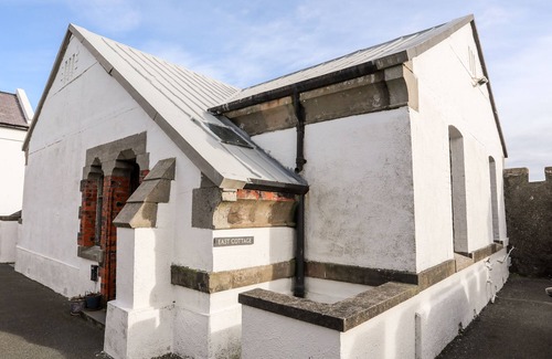 Llaneilian Cabaña | East Point Lynas Lighthouse Keeper's Cottage