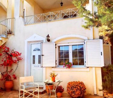 Livadi Apartamento | East Red Rock and View Leonidio maisonette studio