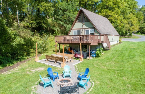 Skaneateles Casa | East Side 4 Bdrm on Skaneateles Lake, firepit, paddle boards, 5 miles to village