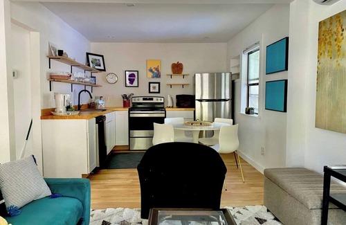 East MLK Casa | East Side Hideaway. Fun Spring Stay