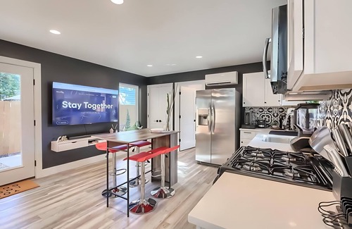 East Cesar Chavez Casa | East Side Masterpiece