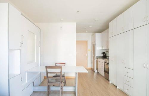 Lower East Side Apartamento | East Side Studio Apt - Near Brady St and Fiserv with Balcony