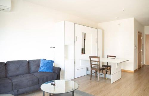 Lower East Side Apartamento | East Side Studio Apt - Near Brady St and Fiserv with Balcony