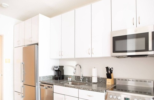 Lower East Side Apartamento | East Side Studio Apt - Near Brady St and Fiserv with Balcony