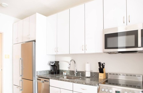 Brewers Hill Apartamento | East Side Studio Apt - Near Brady St and Fiserv with Balcony