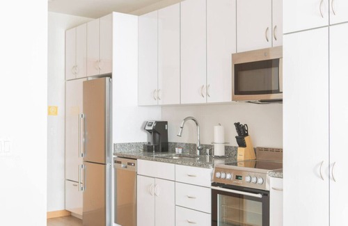 Brewers Hill Apartamento | East Side Studio Apt - Near Brady St and Fiserv with Balcony