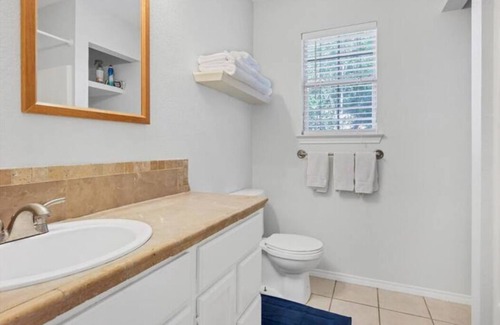 East MLK Apartamento | East Side Studio with Private Yard and Kitchenette