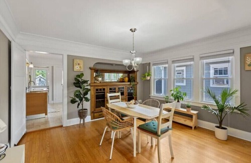 Wauwatosa Casa | East Tosa Gem!