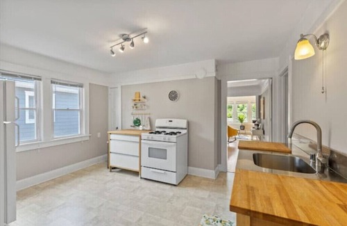 Wauwatosa Casa | East Tosa Gem!