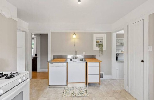 Wauwatosa Casa | East Tosa Gem!