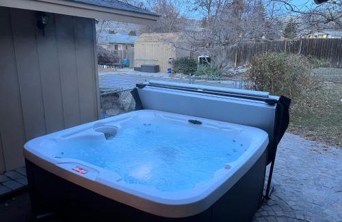 Monitor Casa | East Wenatchee Oasis 4BR, Pool, Hot Tub, Loop Trail