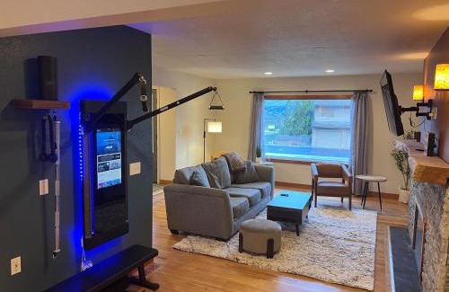 Monitor Casa | East Wenatchee Oasis 4BR, Pool, Hot Tub, Loop Trail
