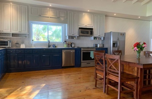 Isla de Utila Casa | East Wind - 4 Bedroom Ocean Front Luxury