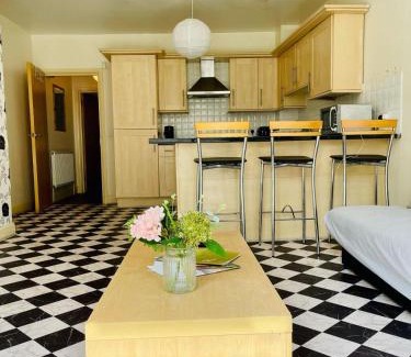 Stratford Casa | Eastenders Guest Stay